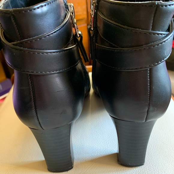 CHAPS Women’s ‘NADIE’ Moto Black Heel Boots Sz 6.5B - Picture 5 of 7